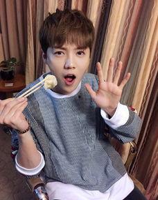 娱乐吃瓜酱精修,揭秘娱乐圈幕后真相，带你领略明星们的真实生活